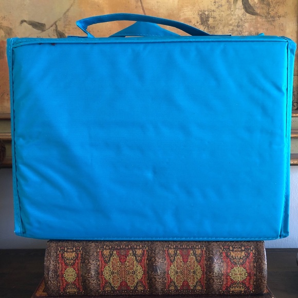 Large Capacity JM New York Hanging Toiletry Bag - Picture 2 of 7